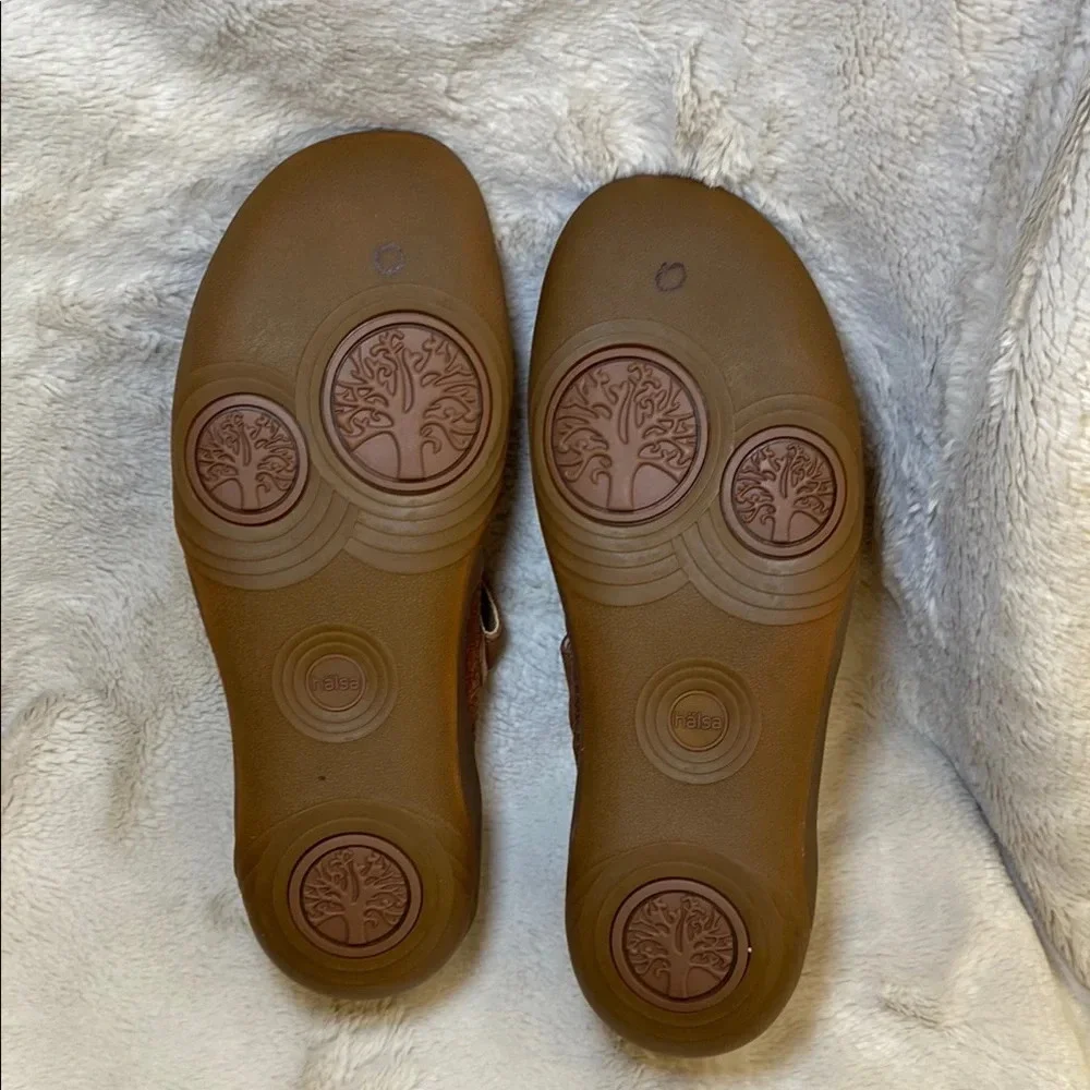 Halsa Footwear Brown Textured Flats with Strap
